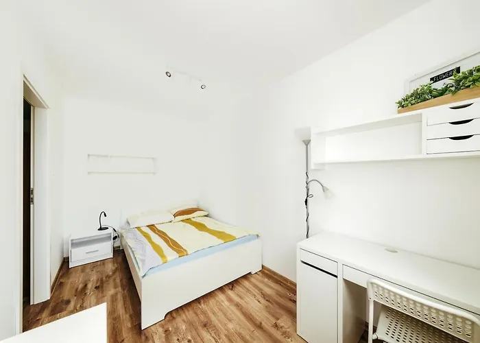 Wygodny Niedaleko Centrum By דירה